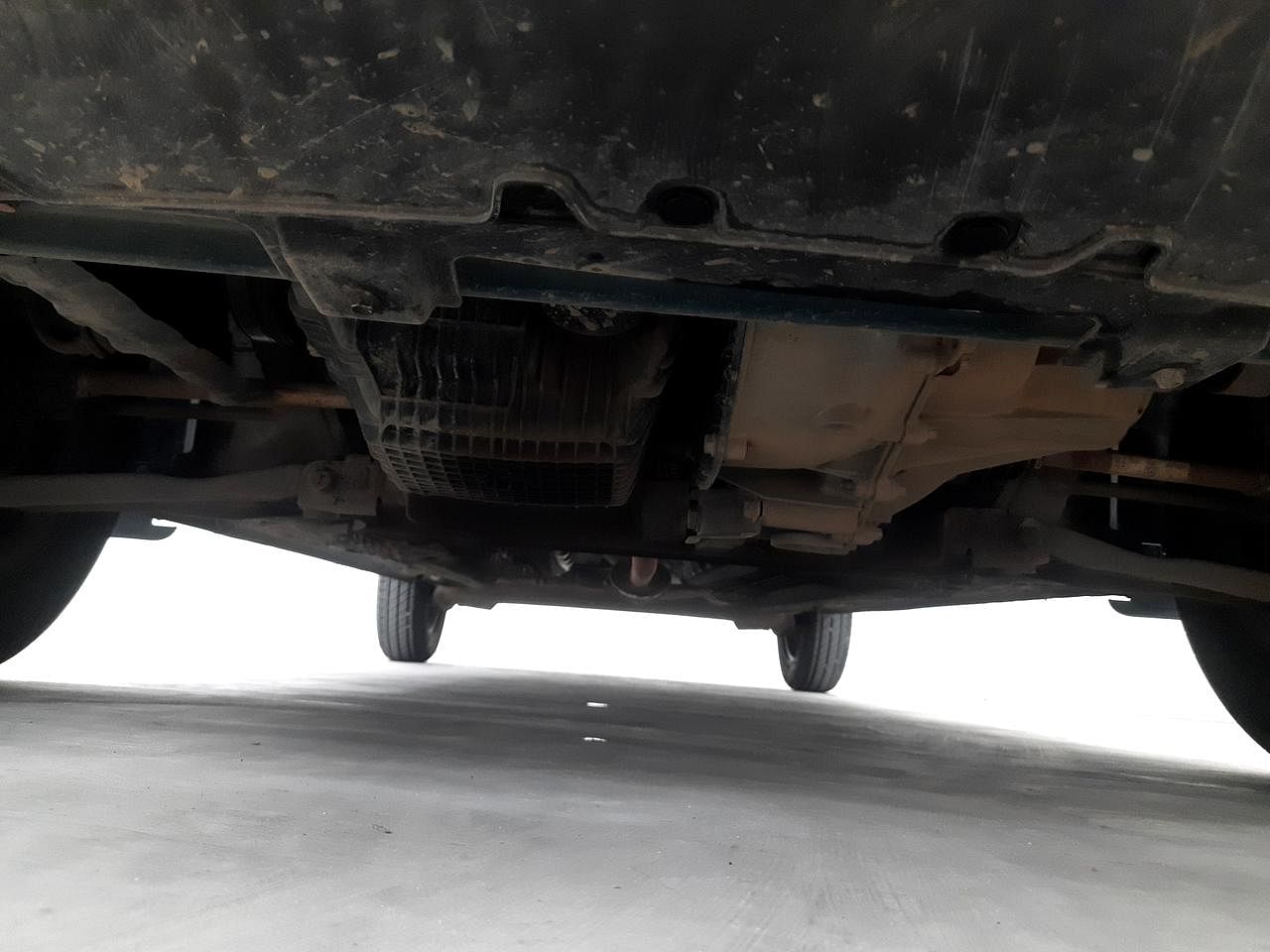 Used 2022 Renault Kwid CLIMBER 1.0 AMT Petrol Automatic extra FRONT LEFT UNDERBODY VIEW