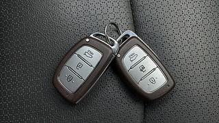 Used 2017 Hyundai Elantra [2016-2022] 2.0 SX MT Petrol Manual extra CAR KEY VIEW