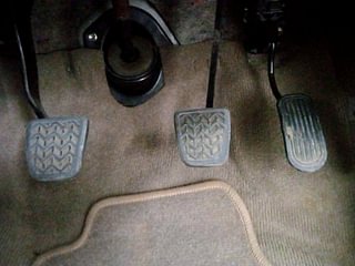 Used 2015 Toyota Innova [2013-2016] 2.5 GX 8 STR Diesel Manual interior PEDALS VIEW