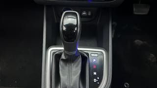 Used 2018 Hyundai Creta [2015-2018] 1.6 SX Plus Auto Petrol Petrol Automatic interior GEAR  KNOB VIEW