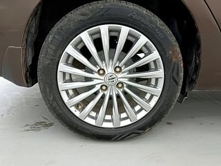 Used 2015 Maruti Suzuki Ciaz [2014-2017] ZXI+ Petrol Manual tyres RIGHT REAR TYRE RIM VIEW