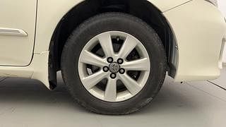 Used 2012 Toyota Corolla Altis [2011-2014] VL AT Petrol Petrol Automatic tyres RIGHT FRONT TYRE RIM VIEW