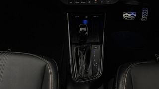 Used 2021 Hyundai New i20 Asta (O) 1.0 Turbo DCT Petrol Automatic interior GEAR  KNOB VIEW