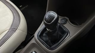 Used 2013 Skoda Rapid [2011-2016] Elegance Plus Diesel MT Diesel Manual interior GEAR  KNOB VIEW