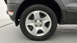 Used 2017 Ford EcoSport [2015-2017] Trend 1.5L TDCi Diesel Manual tyres RIGHT REAR TYRE RIM VIEW