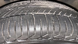 Used 2016 Renault Kwid [2016-2019] 1.0 RXT Petrol Manual tyres RIGHT FRONT TYRE TREAD VIEW