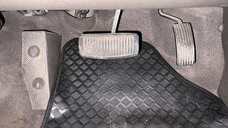 Used 2013 Hyundai i10 [2010-2016] Sportz AT Petrol Petrol Automatic interior PEDALS VIEW