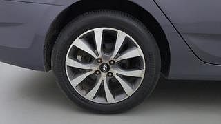 Used 2014 Hyundai Verna [2011-2015] Fluidic 1.6 CRDi SX Opt Diesel Manual tyres RIGHT REAR TYRE RIM VIEW