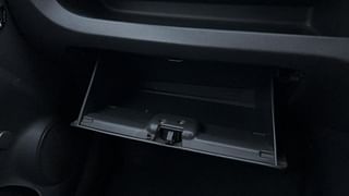 Used 2010 Maruti Suzuki Ritz [2009-2012] Lxi Petrol Manual top_features Glove compartment