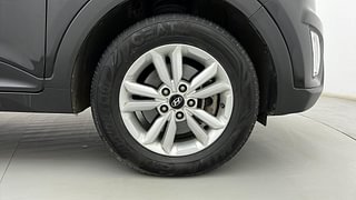 Used 2016 Hyundai Creta [2015-2018] 1.6 SX Plus Auto Diesel Automatic tyres RIGHT FRONT TYRE RIM VIEW