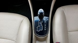 Used 2017 Hyundai Fluidic Verna 4S [2015-2017] 1.6 CRDi SX (O) AT Diesel Automatic interior GEAR  KNOB VIEW