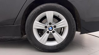 Used 2015 BMW 3 Series [2012-2015] 320d Prestige Diesel Automatic tyres LEFT REAR TYRE RIM VIEW