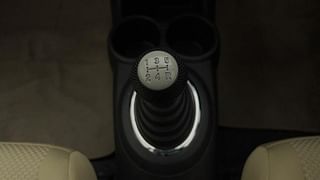 Used 2013 Honda Brio [2011-2016] S MT Petrol Manual interior GEAR  KNOB VIEW