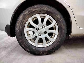 Used 2015 Honda Amaze [2013-2016] 1.2 VX AT i-VTEC Petrol Automatic tyres RIGHT REAR TYRE RIM VIEW