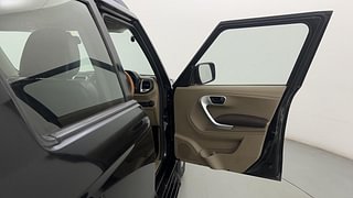 Used 2018 Mahindra TUV300 [2015-2020] T8 mHAWK100 Diesel Manual interior RIGHT FRONT DOOR OPEN VIEW