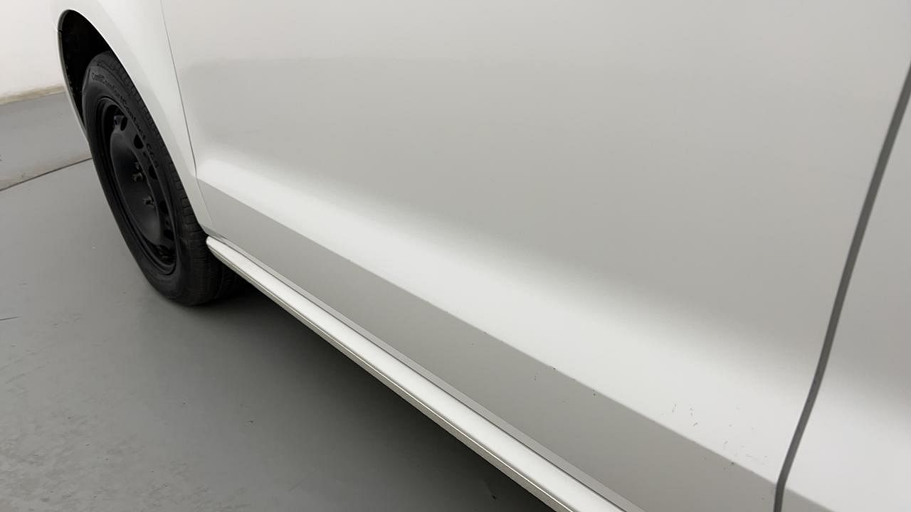 Used 2015 Volkswagen Polo [2015-2019] Comfortline 1.2L (P) Petrol Manual dents MINOR SCRATCH