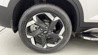 Used 2022 Hyundai Alcazar Platinum 7 STR 1.5 Diesel MT Diesel Manual tyres RIGHT REAR TYRE RIM VIEW