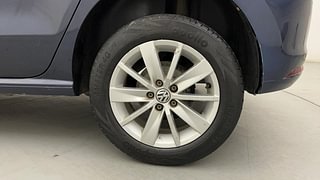 Used 2015 Volkswagen Polo [2015-2019] Highline1.2L (P) Petrol Manual tyres LEFT REAR TYRE RIM VIEW