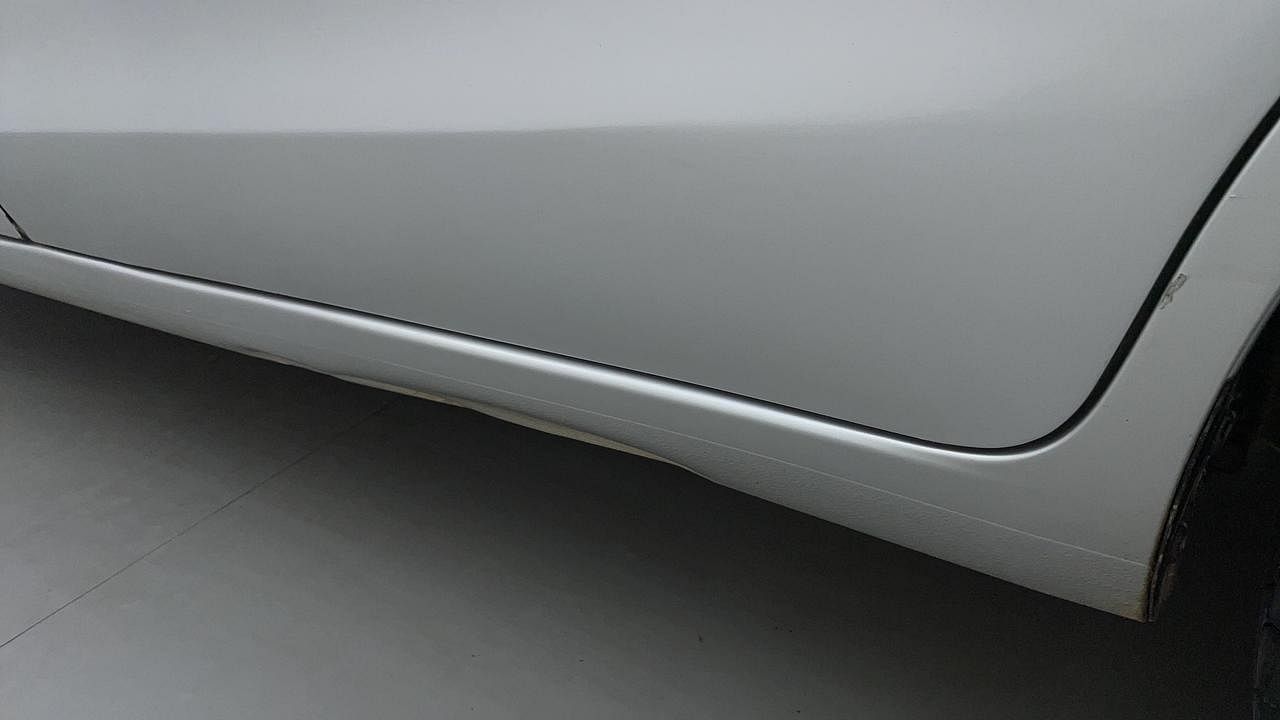 Used 2012 Maruti Suzuki Ertiga [2012-2015] Vxi Petrol Manual dents MINOR SCRATCH