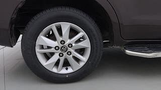 Used 2016 Toyota Innova Crysta [2016-2020] 2.4 G Diesel Manual tyres RIGHT REAR TYRE RIM VIEW
