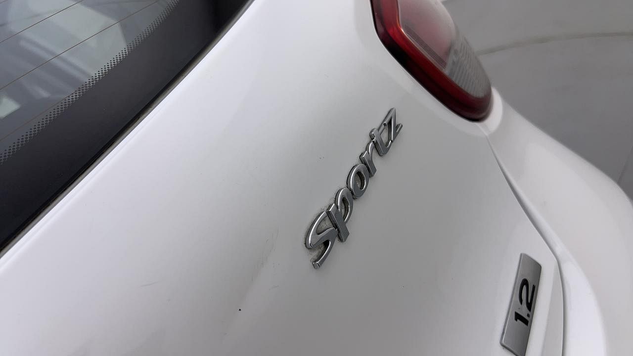 Used 2019 Hyundai Grand i10 [2017-2020] Sportz 1.2 Kappa VTVT Dual Tone Petrol Manual dents MINOR DENT