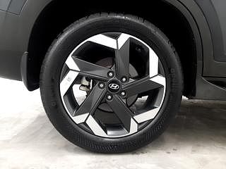 Used 2022 Hyundai Alcazar Signature (O) 7 STR 2.0 Petrol AT Petrol Automatic tyres RIGHT REAR TYRE RIM VIEW