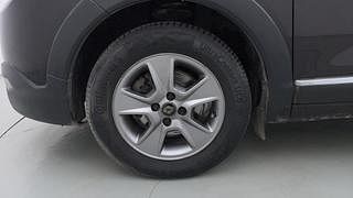 Used 2016 Renault Lodgy [2015-2019] 85 PS RXL Diesel Manual tyres LEFT FRONT TYRE RIM VIEW