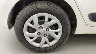 Used 2018 Hyundai Grand i10 [2017-2020] Magna AT 1.2 Kappa VTVT Petrol Automatic tyres RIGHT REAR TYRE RIM VIEW