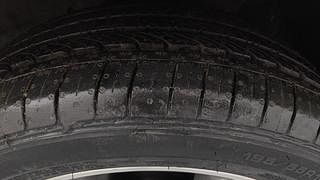 Used 2018 Hyundai Verna [2017-2020] 1.6 VTVT SX Petrol Manual tyres RIGHT FRONT TYRE TREAD VIEW