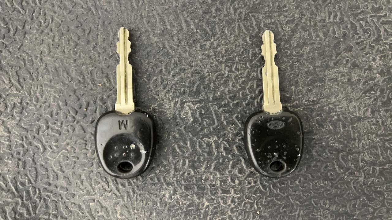 Used 2014 Hyundai Eon [2011-2018] Magna Petrol Manual extra CAR KEY VIEW
