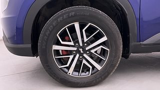 Used 2022 Hyundai Venue N-Line N8 DCT Dual tone Petrol Automatic tyres LEFT FRONT TYRE RIM VIEW