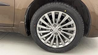 Used 2016 Maruti Suzuki Ciaz [2014-2017] ZXI+ AT Petrol Automatic tyres RIGHT FRONT TYRE RIM VIEW