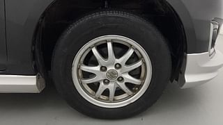 Used 2017 Maruti Suzuki Swift [2014-2017] LXI (O) Petrol Manual tyres RIGHT FRONT TYRE RIM VIEW
