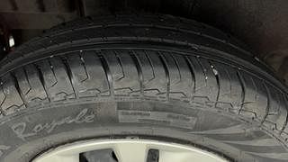 Used 2015 Maruti Suzuki Swift [2011-2017] VDi ABS Diesel Manual tyres RIGHT REAR TYRE TREAD VIEW