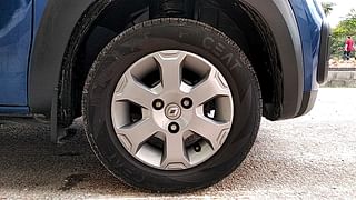 Used 2017 Renault Kwid [2015-2018] CLIMBER 1.0 AMT Petrol Automatic tyres RIGHT FRONT TYRE RIM VIEW