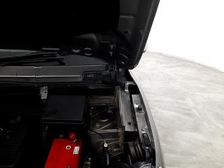 Used 2017 Renault Kwid [2015-2019] 1.0 RXT AMT Opt Petrol Automatic engine ENGINE LEFT SIDE HINGE & APRON VIEW