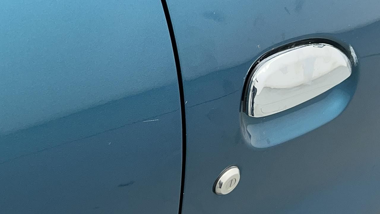 Used 2020 Renault Kwid 1.0 RXT Opt Petrol Manual dents MINOR SCRATCH