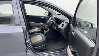 Used 2017 Hyundai Grand i10 [2017-2020] Sportz 1.2 CRDi Diesel Manual interior RIGHT SIDE FRONT DOOR CABIN VIEW