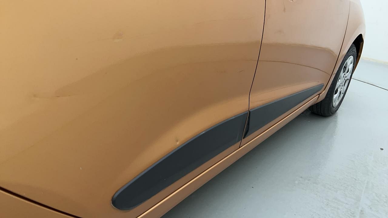 Used 2016 Hyundai Grand i10 [2013-2017] Sportz 1.2 Kappa VTVT CNG (Outside Fitted) Petrol+cng Manual dents MINOR DENT