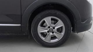 Used 2016 Renault Lodgy [2015-2019] 85 PS RXL Diesel Manual tyres RIGHT FRONT TYRE RIM VIEW