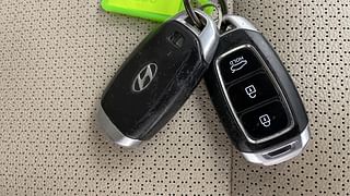 Used 2018 Hyundai Verna [2017-2020] 1.6 VTVT SX (O) Petrol Manual extra CAR KEY VIEW