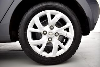 Used 2018 Hyundai Grand i10 [2013-2017] Magna 1.2 Kappa VTVT Petrol Manual tyres LEFT REAR TYRE RIM VIEW