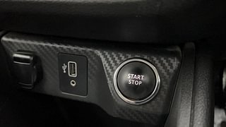 Used 2019 Nissan Kicks [2018-2020] XV Premium (O) Dual Tone Diesel Diesel Manual top_features Keyless start