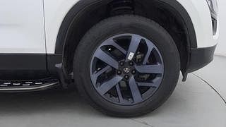 Used 2022 Tata Safari XZA Plus Diesel Automatic tyres RIGHT FRONT TYRE RIM VIEW