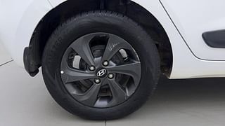Used 2018 Hyundai Grand i10 [2017-2020] Sportz 1.2 Kappa VTVT Dual Tone Petrol Manual tyres RIGHT REAR TYRE RIM VIEW