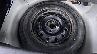 Used 2014 Maruti Suzuki Swift [2011-2017] VDi Diesel Manual tyres SPARE TYRE VIEW