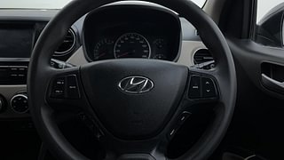 Used 2017 Hyundai Grand i10 [2017-2020] Sportz (O) AT 1.2 Kappa VTVT Petrol Automatic top_features Airbags
