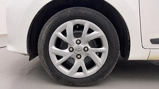 Used 2019 Hyundai Grand i10 [2017-2020] Magna AT 1.2 Kappa VTVT Petrol Automatic tyres LEFT FRONT TYRE RIM VIEW