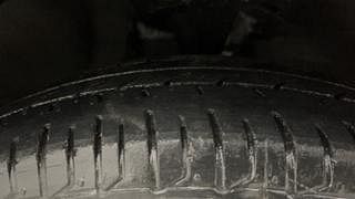 Used 2014 hyundai i10 Sportz 1.1 Petrol Petrol Manual tyres RIGHT FRONT TYRE TREAD VIEW