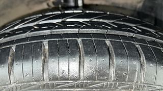 Used 2014 Maruti Suzuki Swift [2011-2017] VDi Diesel Manual tyres RIGHT FRONT TYRE TREAD VIEW